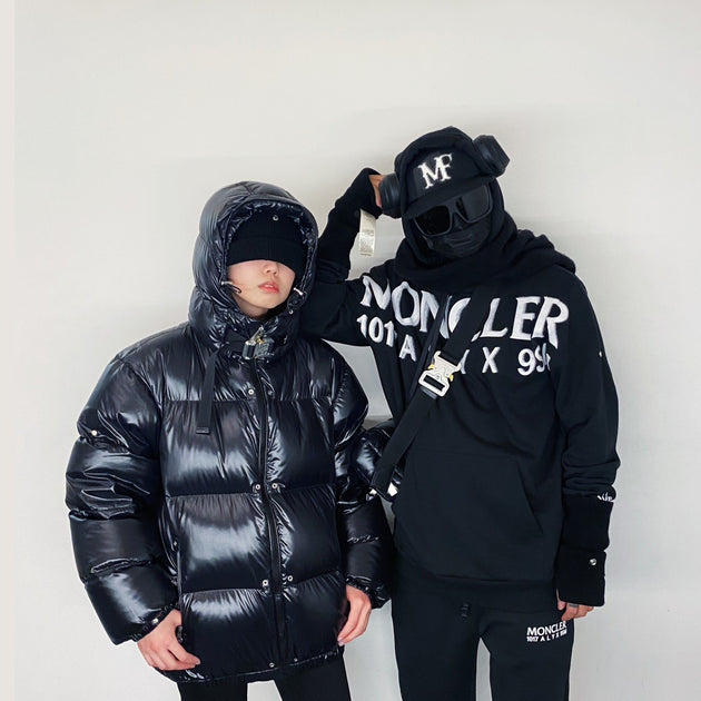 低価格で大人気の 新品 6 - プルオーバーパーカー Moncler 1017