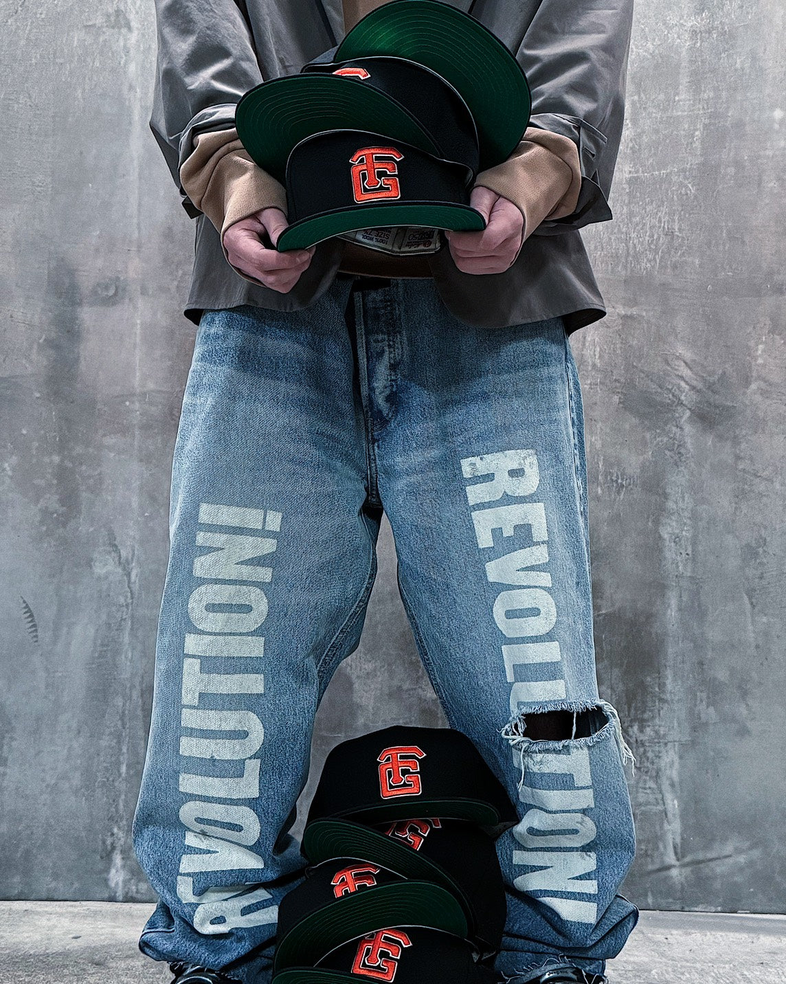 【FEAR OF GOD × NEW ERA × GIANTS】<br>与读卖巨人队合作的 FEAR OF GOD 将于 11 月 7 日（星期五）上午 10 点起在线发售与 NEW ERA 的三款联名商品！