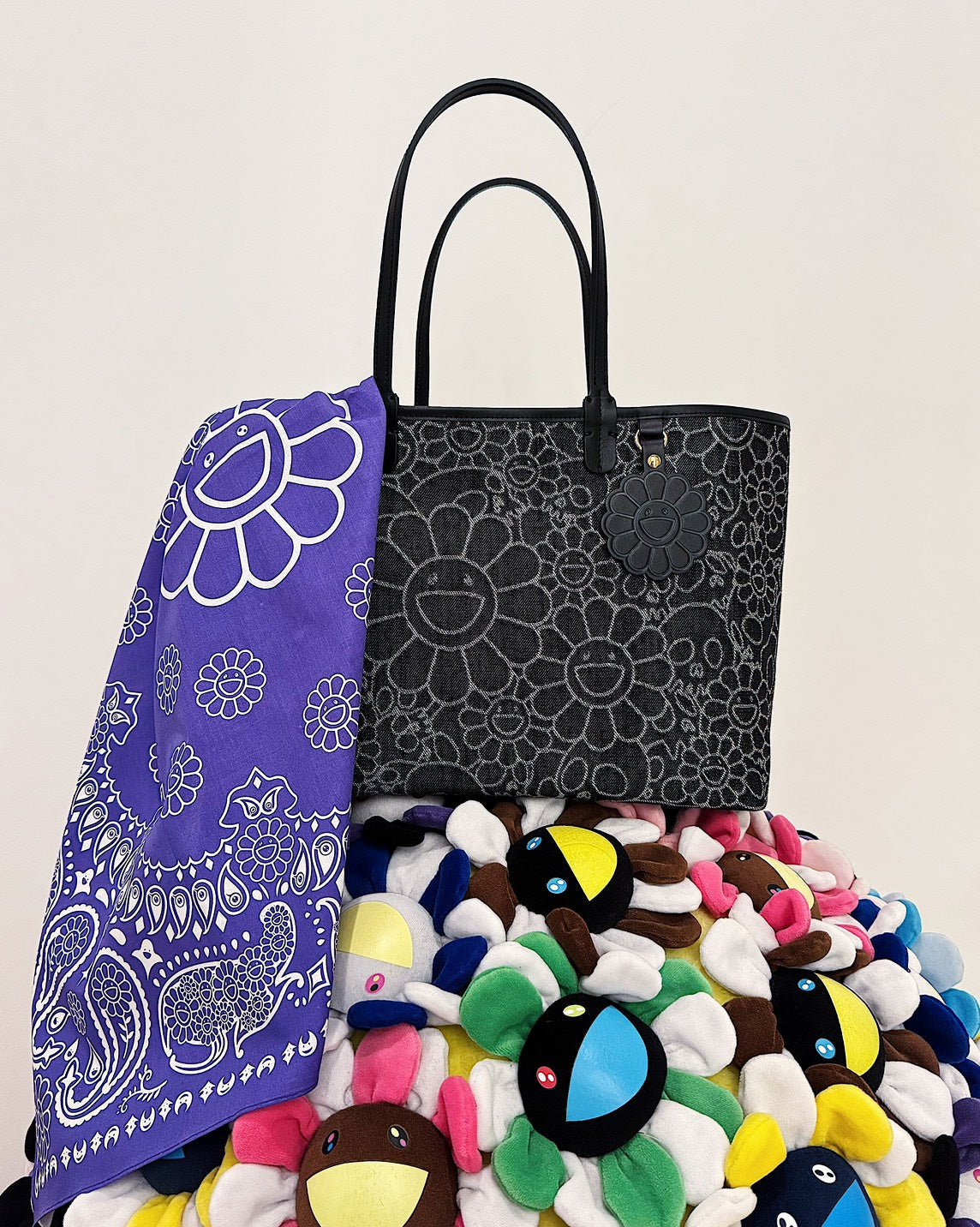 【©Takashi Murakami / kaikai kiki】<br>人気シリーズの『Flowers and Skulls』より<br>新作トートバッグアイテムが本日12月22日(月) 20時より発売スタート！！