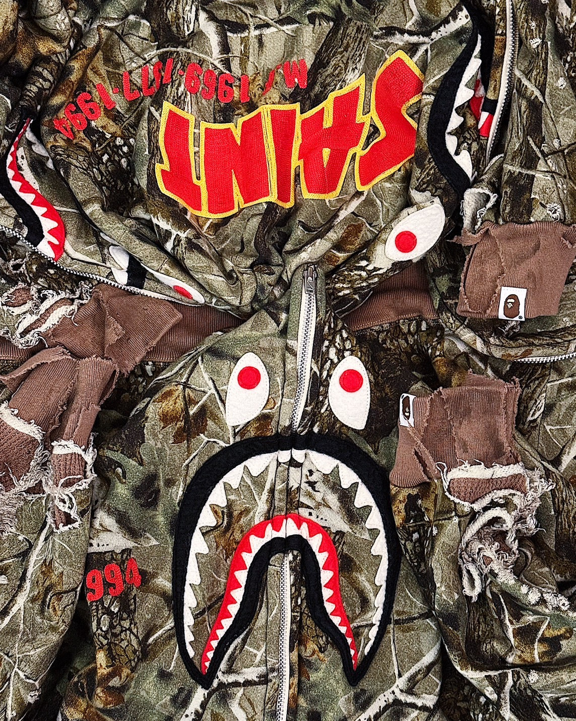 【©SAINT M××××××】<br> 25AW DROP9 系列全新合作商品将于 10 月 25 日星期六上午 10 点起在线发售！