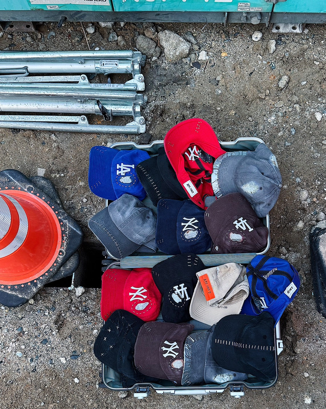 [1007号公寓]<br>加州品牌 Apt.1007 在 cherry! 上推出了其首款手工制作的帽子！