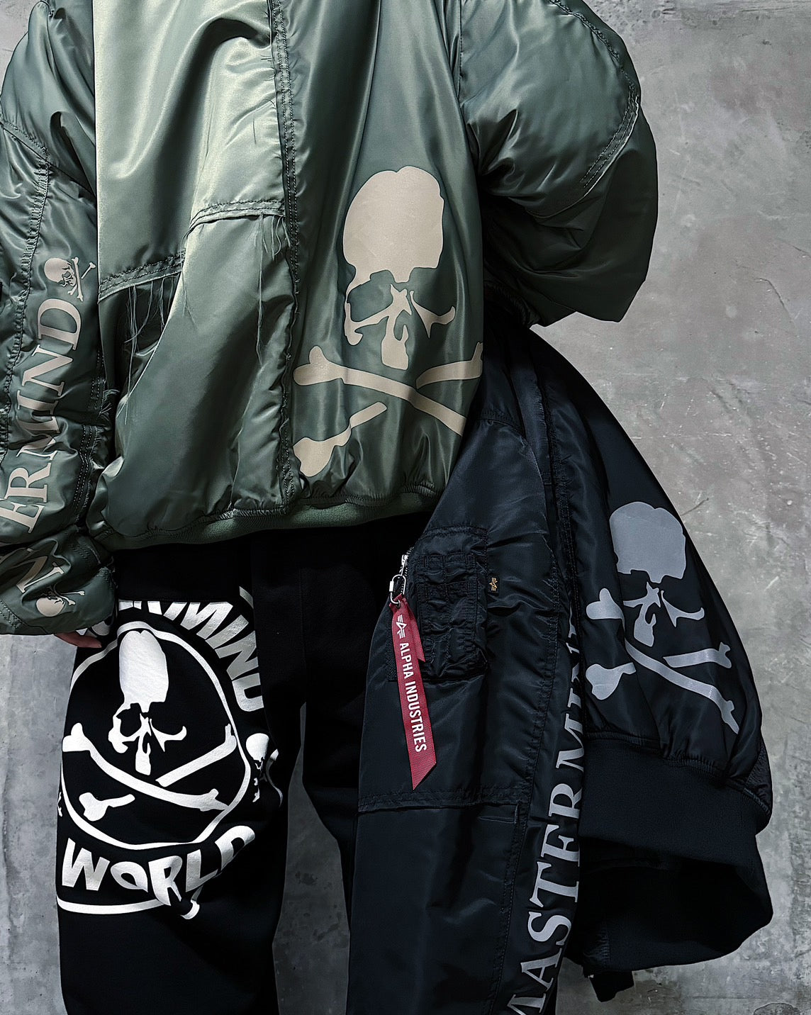 【MASTERMIND】<br>「ALPHA INDUSTRIES」とのコラボアイテムが<br>20時よりオンラインストアにて発売開始！